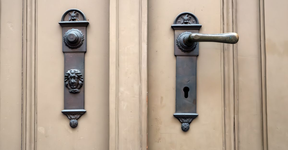 Why Commercial Doors Need More Than a Door Knob Lock — Villa Park Locksmith Inc