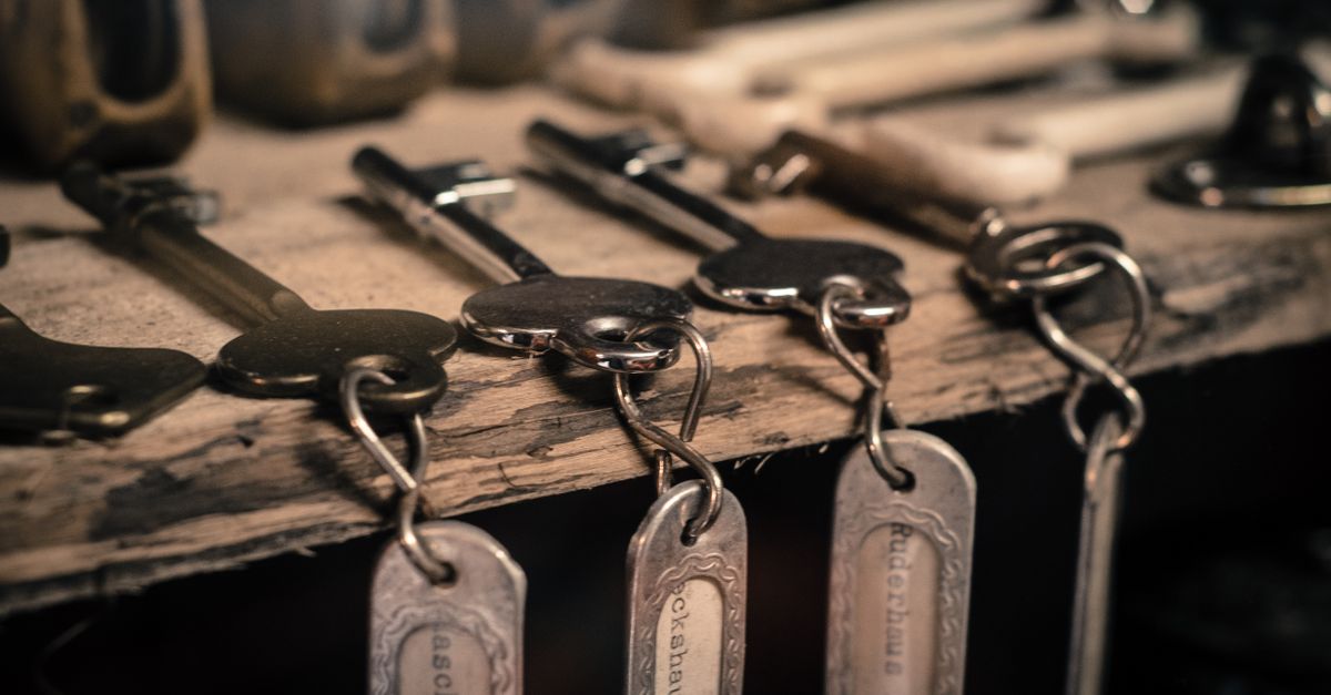 Choosing the Right Key System: Single Key vs. Master Key Hierarchy — Villa Park Locksmith Inc